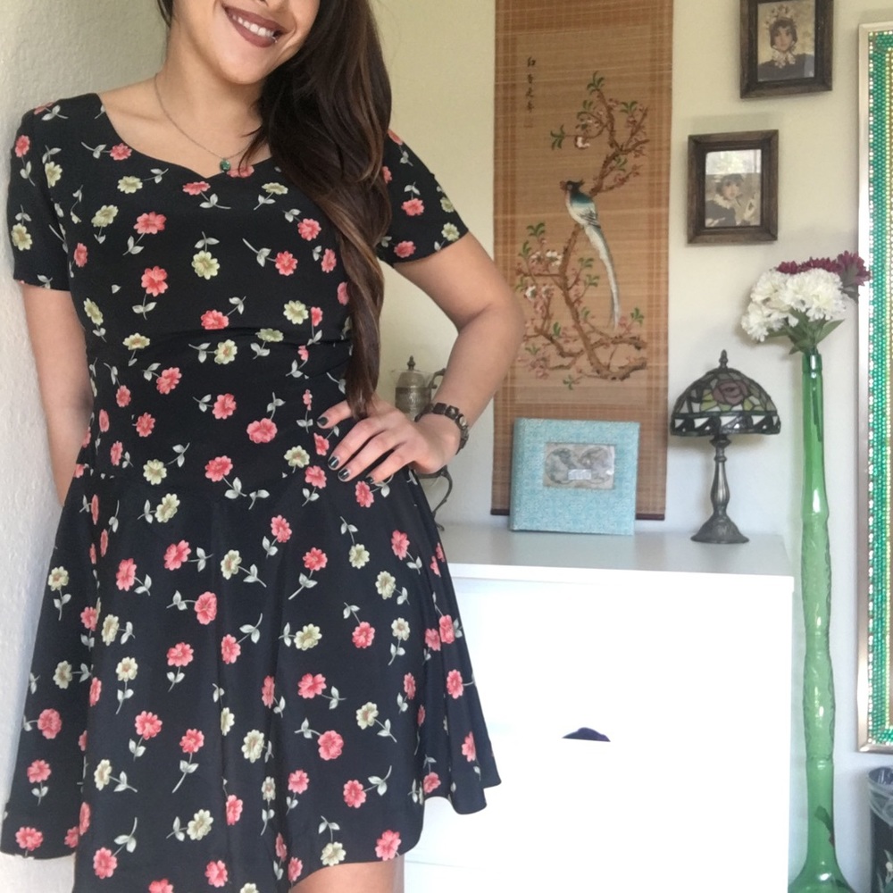 Unknown Brand Floral Print Dress Black, Cream, Red